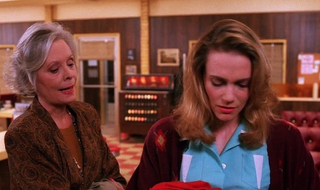 Illustration for article titled 11 Amazing Things We Learned From the New Twin Peaks FAQ Book